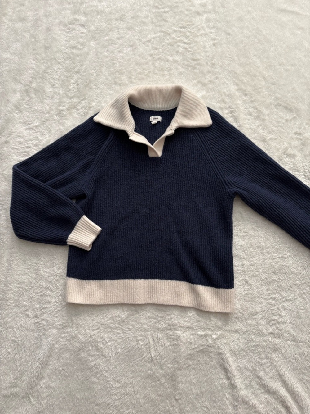 aerie Navy V‑Neck Pullover Polo Sweater with Cream Contrast Collar